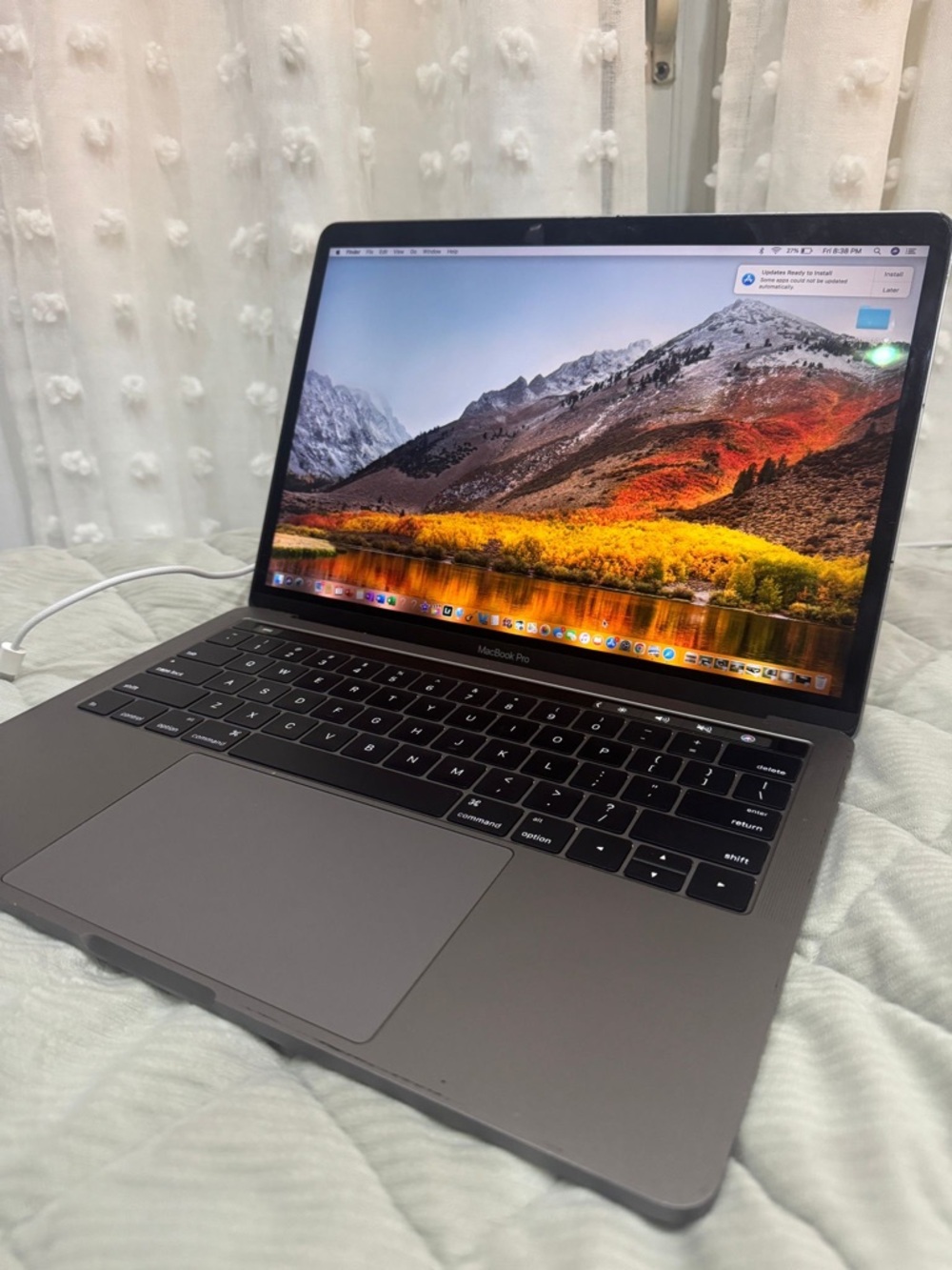 MacBook Pro (13-inch, 2016, Four Thunderbolt 3 Ports)